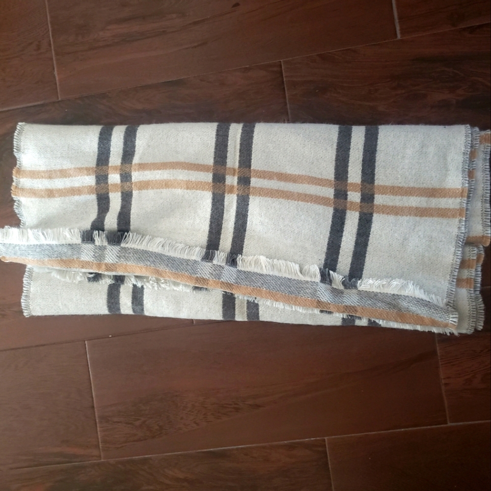 Soft White Blanket Scarf